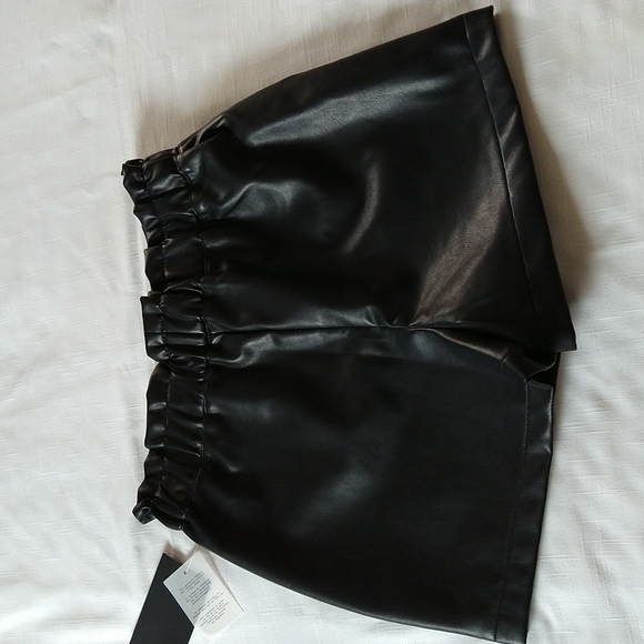 Black faux leather shorts paper bag size medium - Picture 7 of 16